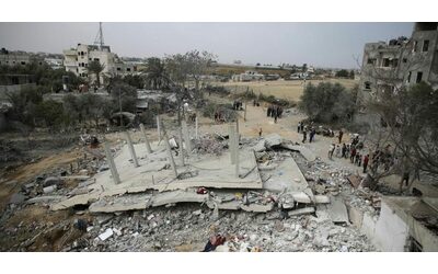 gaza uccisi sette operatori umanitari internazionali mentre distribuivano aiuti a bordo di un auto coi loghi dell ong