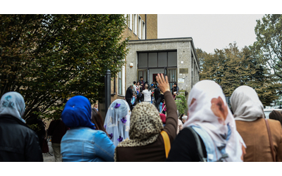 Genova, “segnalazione al tribunale dei minori in caso di malori durante il Ramadan”: polemiche per la circolare della preside