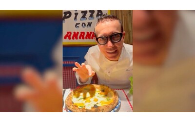 Gino Sorbillo inserisce la pizza all’ananas nel suo menù: “Ragazzi, è buona. Non mi fate nero”. Ma le reazioni sono impietose