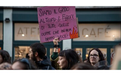 Giornata contro la violenza sulle donne: tutte le piazze. Dai cortei di Non una di meno a Roma e Messina ai presidi in tutta Italia