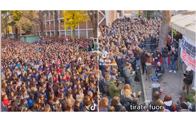 giulia cecchettin il minuto di rumore all universit di padova migliaia di studenti ricordano le vittime di femminicidio video