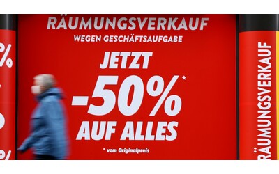 Gli affari di Natale sono andati malino per i commercianti in Germania: “Calo del 6%, colpa di recessione e caro-vita”