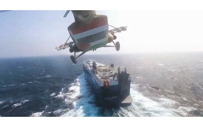 gli houthi attaccano navi da guerra usa nel mar rosso e nel golfo di aden con 37 droni molti abbattuti