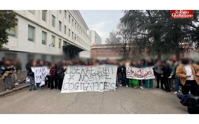 Gli studenti occupano il liceo Beccaria di Milano: “Vogliamo parlare di attualità”. E denunciano: “Professori intimoriti dalle minacce del governo”
