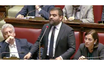 Grimaldi (Avs) in Aula: “Meloni riferisca in Aula sul caso Santanché, la richiesta di un passo indietro è ancora opportuna”