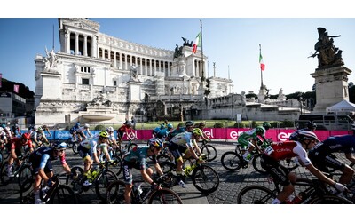 Gualtieri spende 2 milioni di euro (pubblici) per far arrivare il Giro d’Italia a Roma nei prossimi due anni. E ipoteca l’edizione 2026