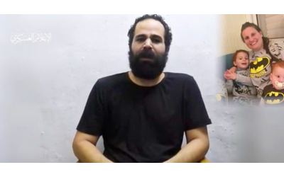 hamas pubblica il video dell ostaggio yarden bibas il gruppo terroristico gli annuncia la morte della moglie e dei due figli