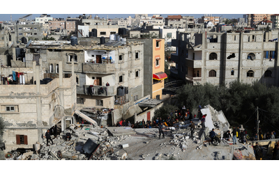 i media occidentali favoriscono il massacro di gaza cos si crea una copertura distorta