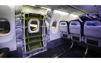 Il 737 Max della Boeing bocciato in 33 verifiche su 89. “Sapone liquido usato per montare i portelloni”