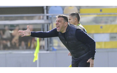 Il Lecce esonera l’allenatore D’Aversa dopo la testata al giocatore del...