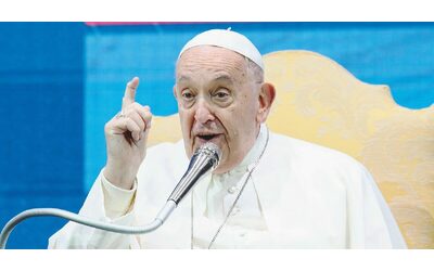 Il Papa a Verona: “La pace non sarà mai frutto di muri e armi”. E abbraccia un israeliano e un palestinese che hanno perso parenti in guerra