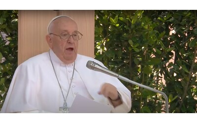 il papa all arena di verona e parla di pace molti bambini soffrono per colpa nostra a tanti di noi il premio ponzio pilato per l indifferenza