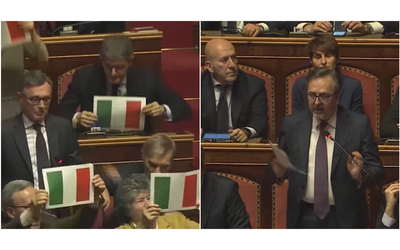 Il Pd sventola il tricolore in Senato durante la discussione sull’autonomia. FdI: “Dopo la bandiera rossa avete fatto un passo avanti…”