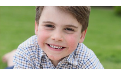 il principe louis compie 6 anni kate middleton rispetta la tradizione e pubblica la foto con gli auguri intanto harry ha avuto una crisi di pianto e rabbia