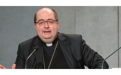 Il vescovo di Reggio Emilia nostalgico del “Non expedit”: chi ha ruoli in parrocchia non può fare politica. Le Coop bianche: “Ci ripensi”