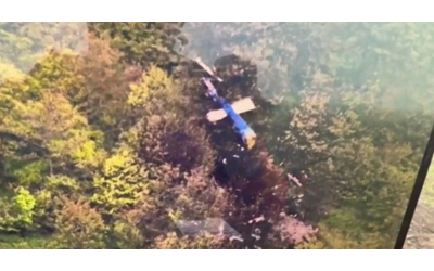 iran le immagini del relitto dell elicottero su cui viaggiava raisi ritrovato in una zona di montagna