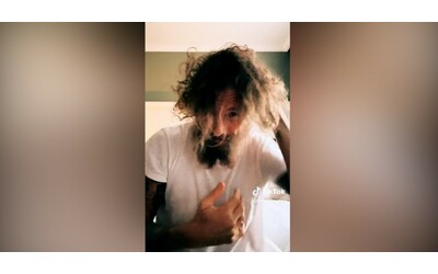 Jovanotti si taglia i capelli: il cambio look postato sui social è radicale – Video
