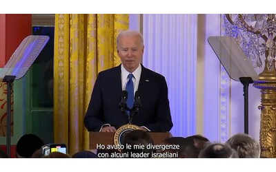 L’aneddoto di Biden su Netanyahu: “Bibi ha una nostra vecchia foto. Ci scrissi ‘ti voglio bene, ma non sono d’accordo con niente di ciò che dici'”