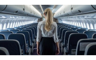 L’hostess preme per sbaglio un pulsante e l’aereo cade in picchiata per 500 metri: la dinamica dell’incidente del Boeing 787 Latam