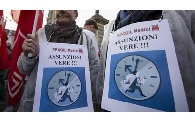 L’Italia ha i medici più anziani d’Europa. Sui territori? Sono meno di...