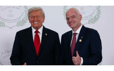 L ultima follia di Infantino istituito un premio Fifa per la pace che pare fatto su misura per Donald Trump