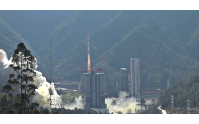 la cina invia con successo il satellite einstein probe da taiwan messaggi d allerta sulla caduta di detriti video