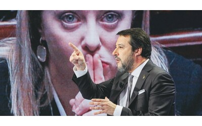 la fase liquida della tv italiana e i politici seriali come in una fiction