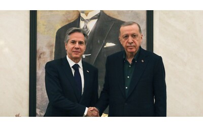 La fine dell’asse degli Usa coi curdi, gli F-16 e l’ok di Ankara alla Svezia nella Nato: Blinken ed Erdogan non hanno parlato solo di Gaza