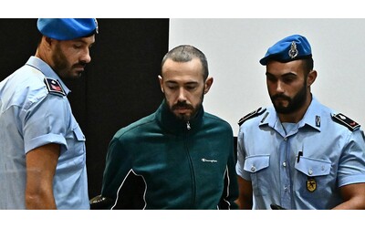 La madre di Alberto Scagni visita il carcere dove hanno massacrato il figlio....