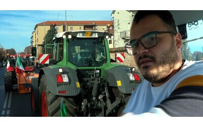 La protesta dei trattori arriva a Pavia, il corteo degli agricoltori in...
