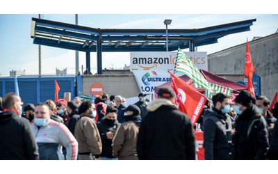 La protesta globale dei lavoratori Amazon in occasione del Black Friday....