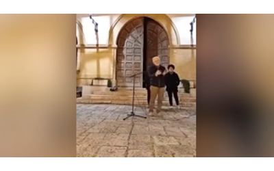 “Le tiro addosso una sedia”: la sindaca di Collepasso (Lecce) minacciata per la seconda volta dallo stesso consigliere – Video