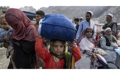 Le voci dei rifugiati afghani che il Pakistan costringe al rientro: “Io...