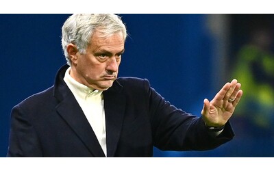 Lo Special One delle provocazioni: Mourinho rilascia interviste in...