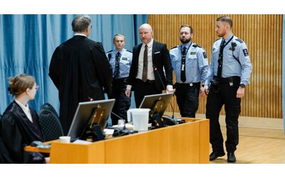 Lo stragista Breivik fa causa alla Norvegia per violazione dei diritti umani....