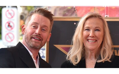 Macaulay Culkin ottiene una stella sulla Walk of Fame e 33 anni dopo “Mamma ho perso l’areo” ritrova a Hollywood Catherine O’Hara