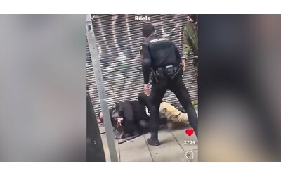 Madrid, poliziotti manganellano due uomini neri disarmati: polemica dopo il...