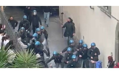 Manganellate agli studenti a Pisa, il Viminale: “Gli agenti presenti si sono auto-identificati”. Domani nuovo corteo in città: attesi in migliaia
