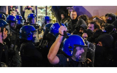 Manganellate della polizia contro gli studenti a Roma, parla una...