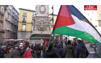 Manifestazione per il popolo palestinese a Napoli: “Oggi è la giornata della Memoria tradita, governo israeliano disumano”