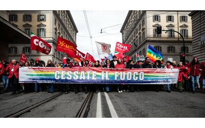 Manifestazione per la pace a Roma. Landini: “Stop massacro”. D’Alema: “Piazza condivisa? Difficile, il governo si è astenuto sulla tregua”
