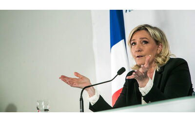 Marine Le Pen rinviata a giudizio per appropriazione indebita di fondi...