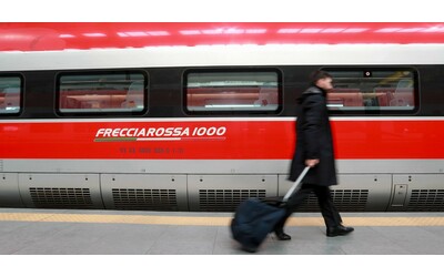 Maxi ritardi dei treni per un guasto tra Bologna e Rimini: fino a 3 ore e mezzo in più sulla linea dell’Alta Velocità