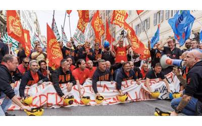 Metalmeccanici, i sindacati chiedono un aumento di 280 euro, più welfare e...