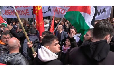 Milano, tensione al corteo del 25 Aprile. Contestazioni all’indirizzo della Brigata Ebraica: “Assassini”, “Fuori i fascisti dal corteo”
