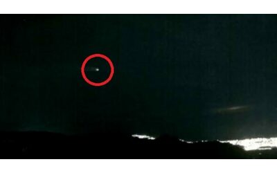 Mistero nei cieli della Spagna: “Era un missile balistico o un satellite che rientrava” | Il video