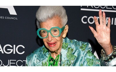morta iris apfel l icona di stile che ha rivoluzionato la moda con la sua allegria aveva 102 anni