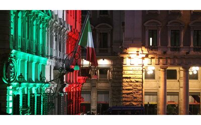 multe fino a 5 mila euro per chi espone la bandiera italiana in maniera non decorosa la proposta di legge presentata da fdi
