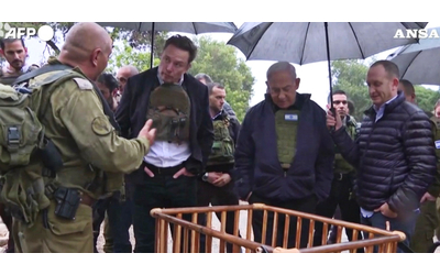 Musk visita il kibbutz di Kfar Aza con Netanyahu: l’imprenditore miliardario ascolta i racconti della strage del 7 ottobre