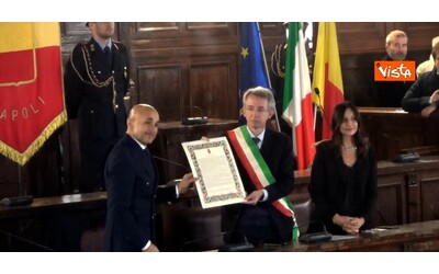 Napoli, il ct della nazionale Spalletti riceve la cittadinanza onoraria dal sindaco Manfredi: “Ora sono un official scugnizzo” – Video